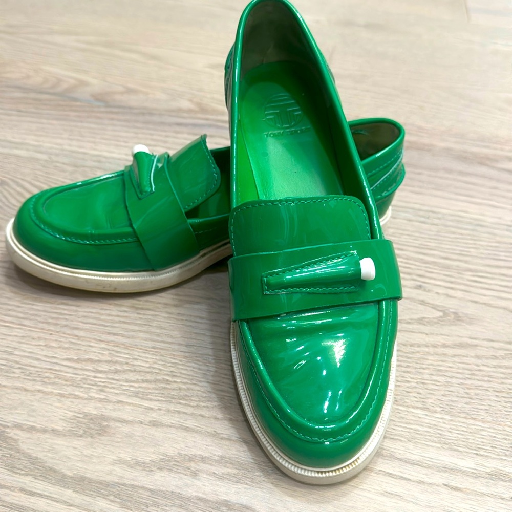 Tory Sport Navy Patent Leather Golf Shoes.  Size 8.